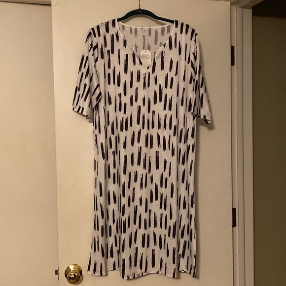 Dresses & Skirts - Womens dress. Size XL. New with tags.